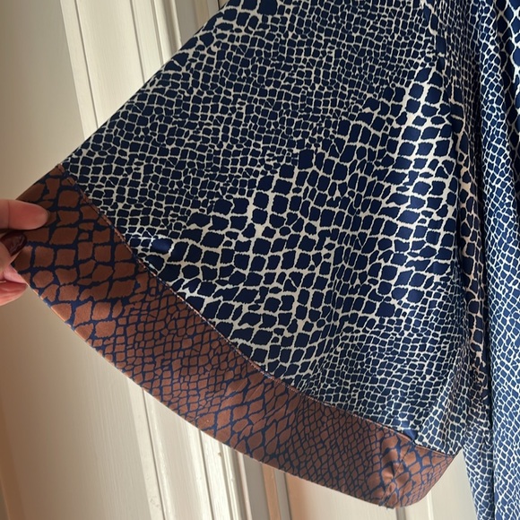 Venus Women’s Animal Print Long Robe. Size XL - Picture 3 of 4